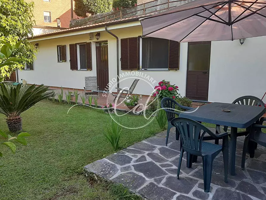 Immagine 1 di Casa indipendente in vendita  a Pietrasanta