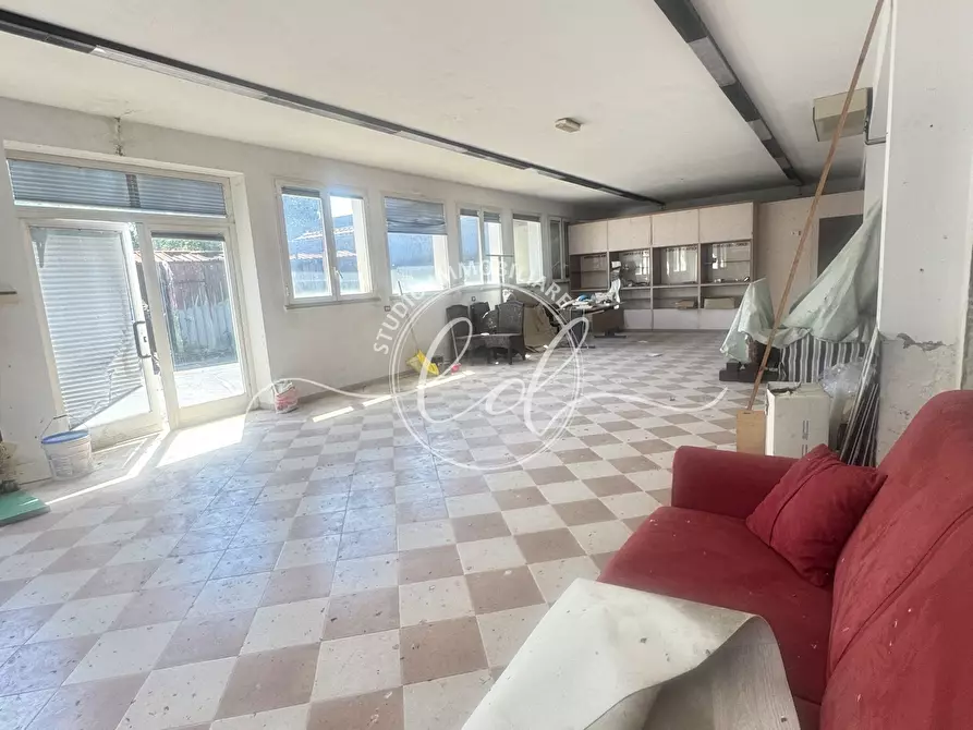 Immagine 8 di Attività artigianale in affitto  a Pietrasanta