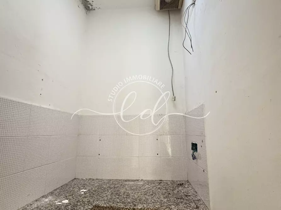 Immagine 15 di Locale commerciale in vendita  a Montignoso