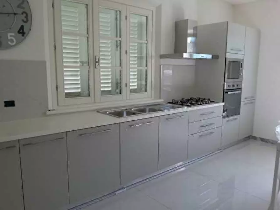 Immagine 4 di Villa in vendita  a Pietrasanta