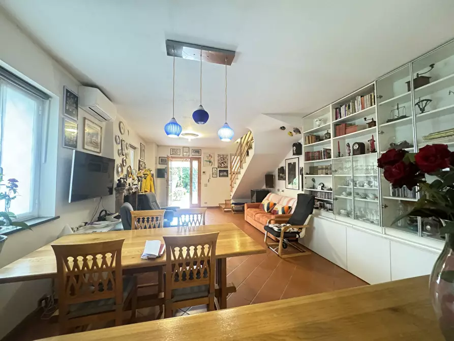 Immagine 12 di Porzione di casa in vendita  a Pietrasanta