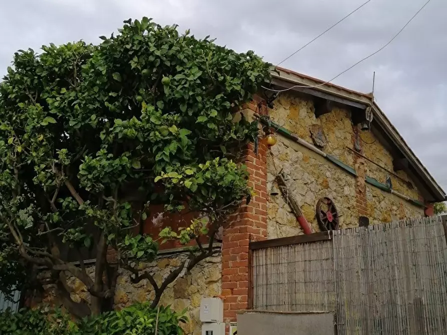 Immagine 43 di Porzione di casa in vendita  a Pietrasanta