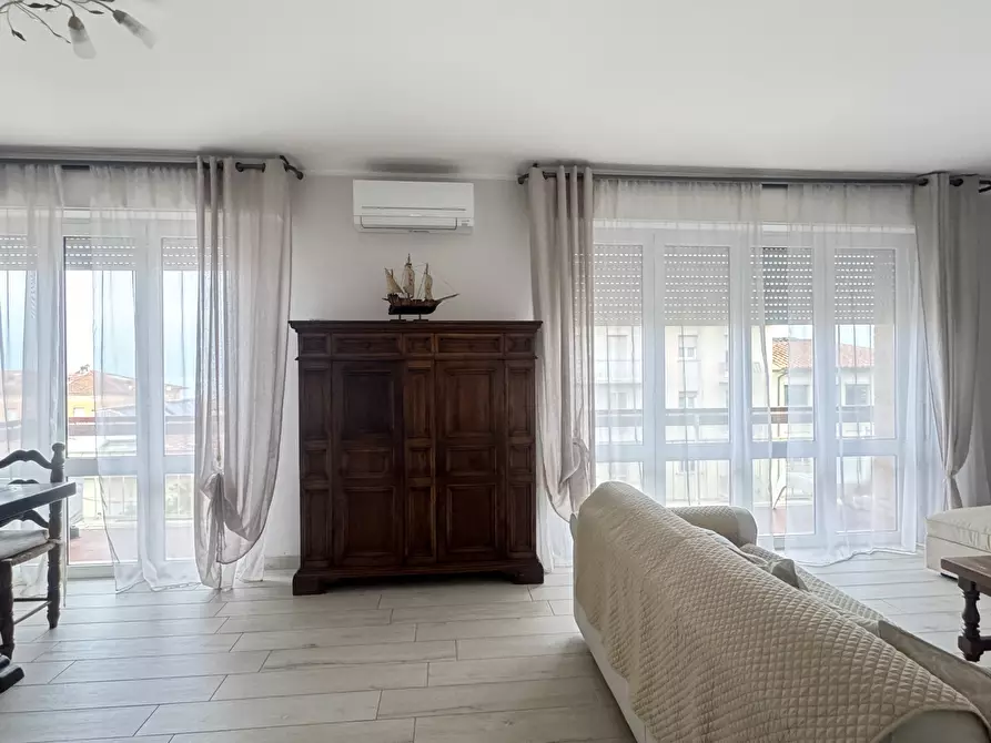 Immagine 3 di Quadrilocale in affitto  a Camaiore