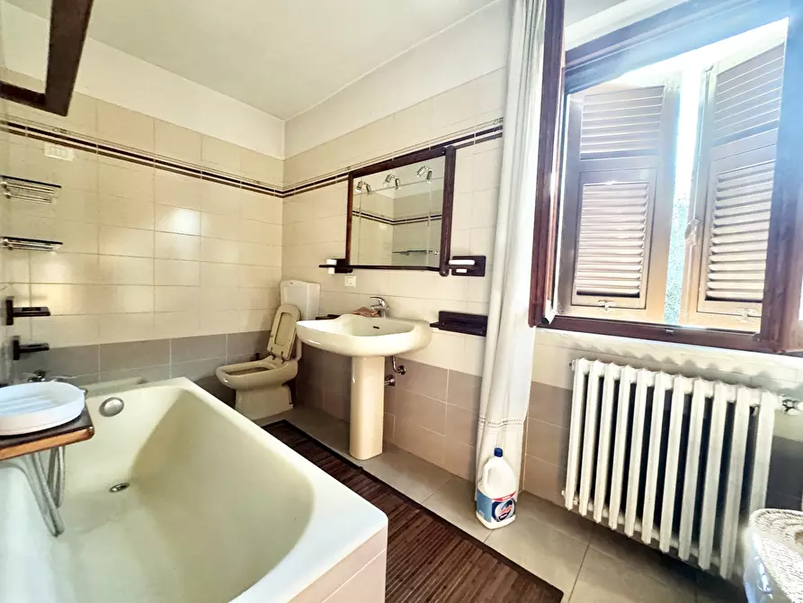 Immagine 15 di Porzione di casa in vendita  a Massa