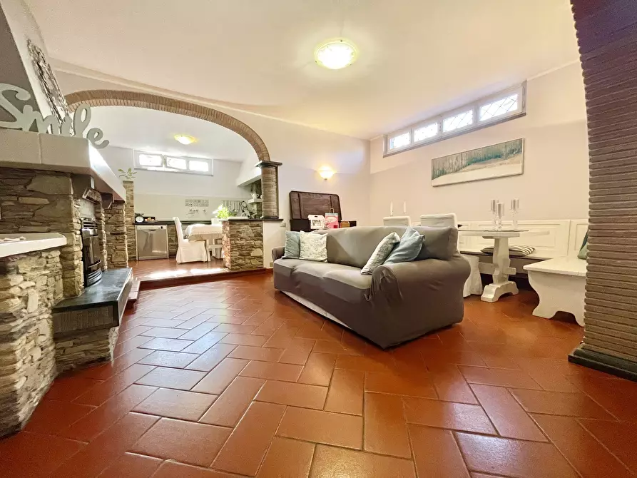 Immagine 7 di Porzione di casa in affitto  a Pietrasanta