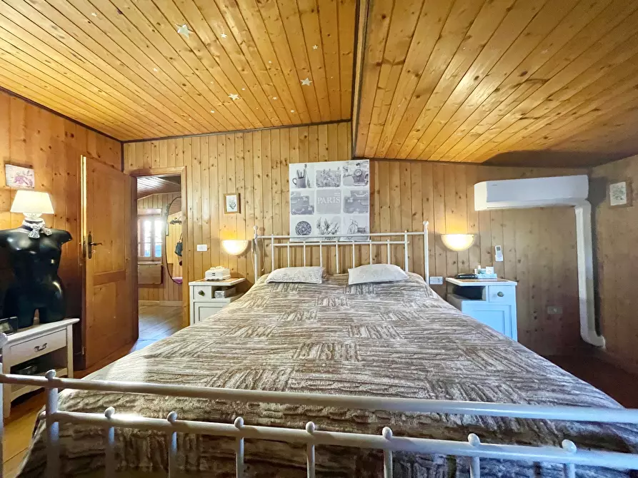 Immagine 38 di Porzione di casa in vendita  a Massarosa