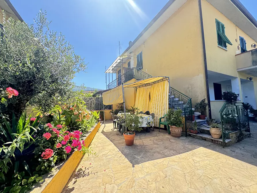 Immagine 68 di Porzione di casa in vendita  a Massa