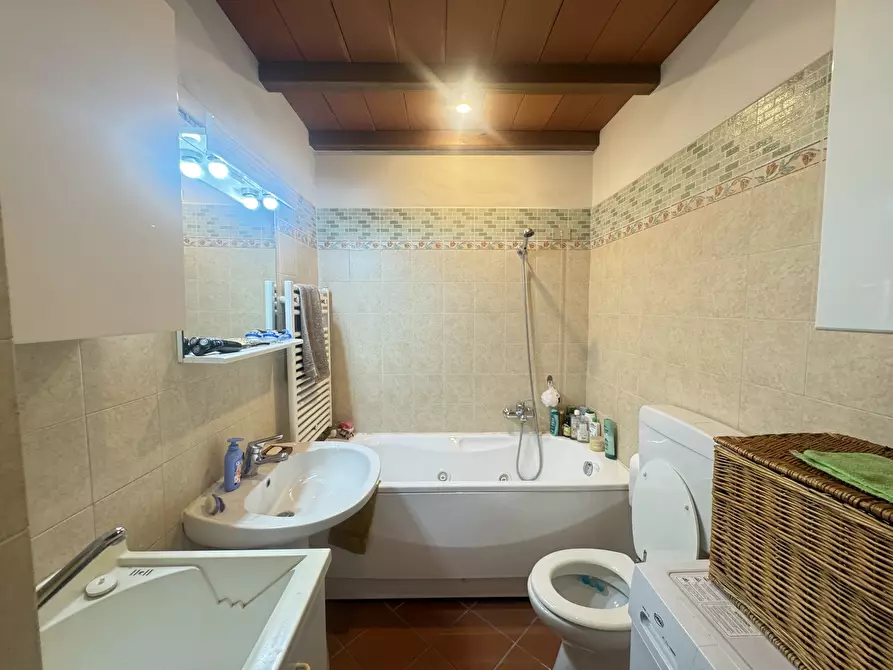 Immagine 23 di Porzione di casa in vendita  a Pietrasanta