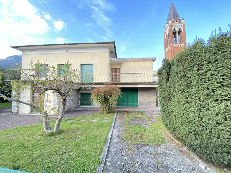 Immagine 40 di Casa indipendente in vendita  a Camaiore