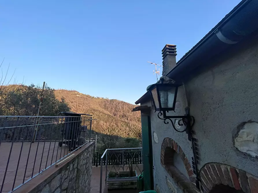 Immagine 92 di Porzione di casa in vendita  a Massarosa