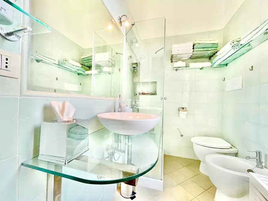 Immagine 37 di Trilocale in affitto  a Pietrasanta