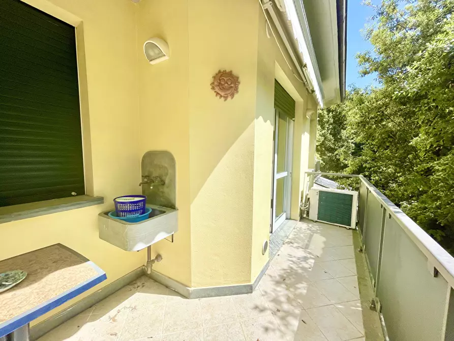 Immagine 13 di Quadrilocale in affitto  a Pietrasanta