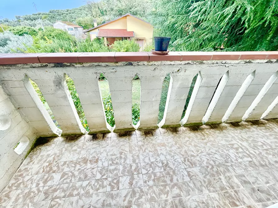 Immagine 17 di Casa indipendente in vendita  a Seravezza