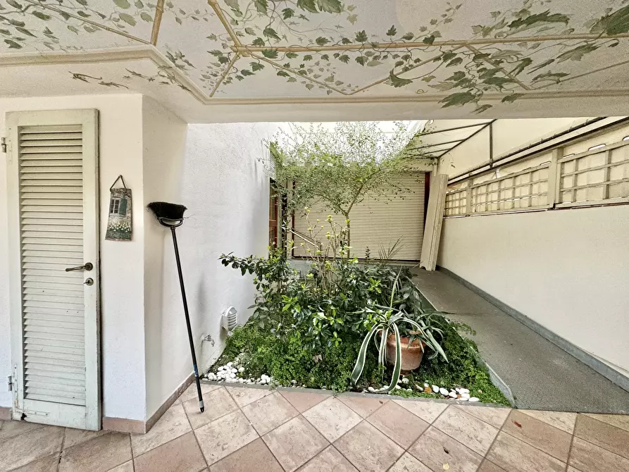 Immagine 12 di Quadrilocale in vendita  a Seravezza