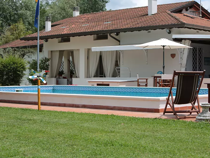 Immagine 26 di Casa indipendente in affitto  a Forte Dei Marmi