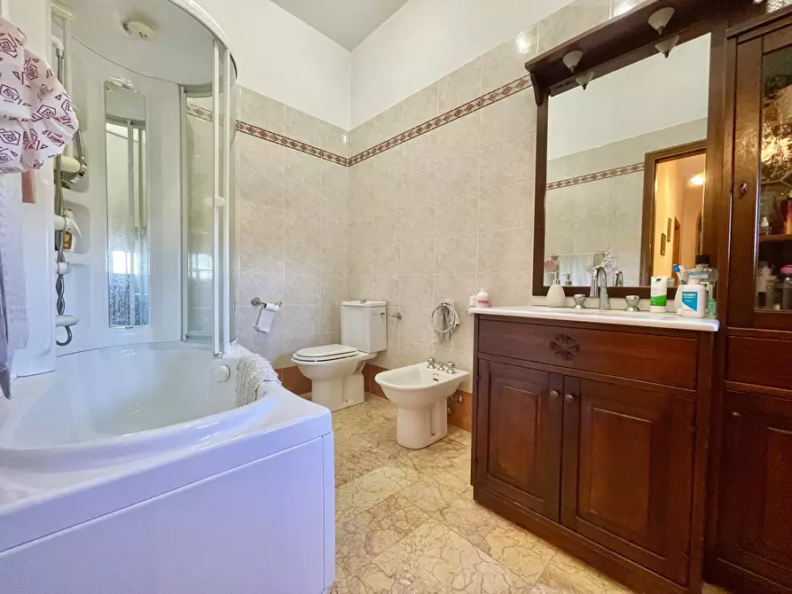 Immagine 57 di Villa in vendita  a Pietrasanta