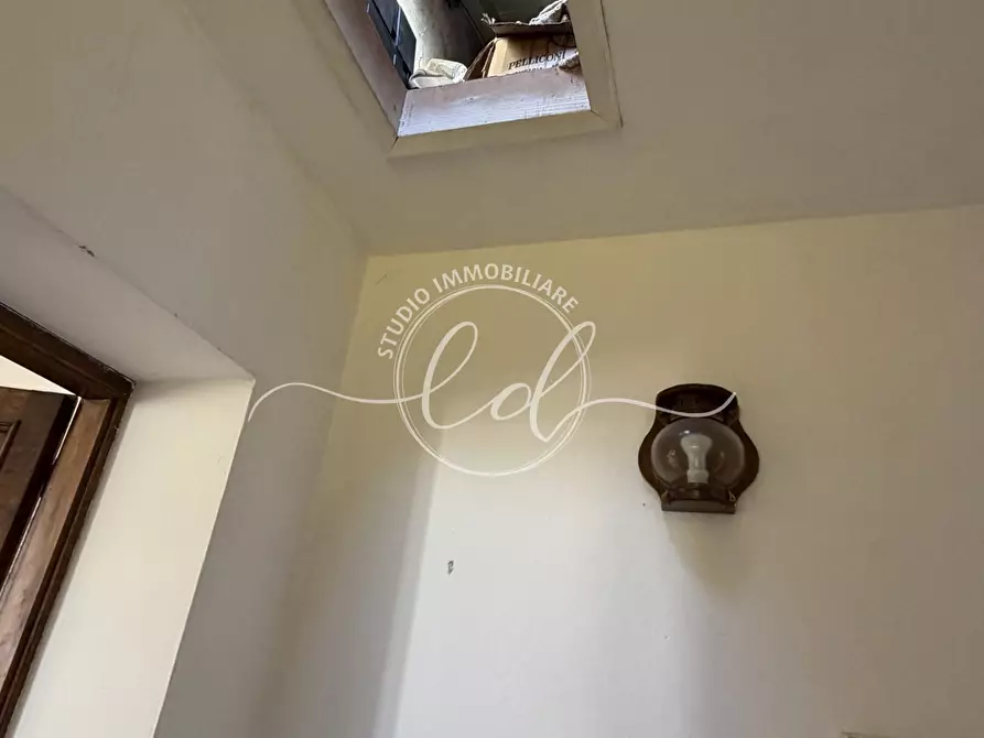Immagine 51 di Porzione di casa in vendita  a Seravezza