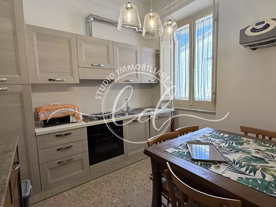 Immagine 9 di Trilocale in affitto  a Pietrasanta