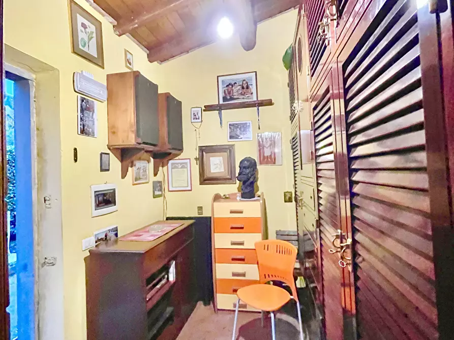 Immagine 93 di Porzione di casa in vendita  a Pietrasanta