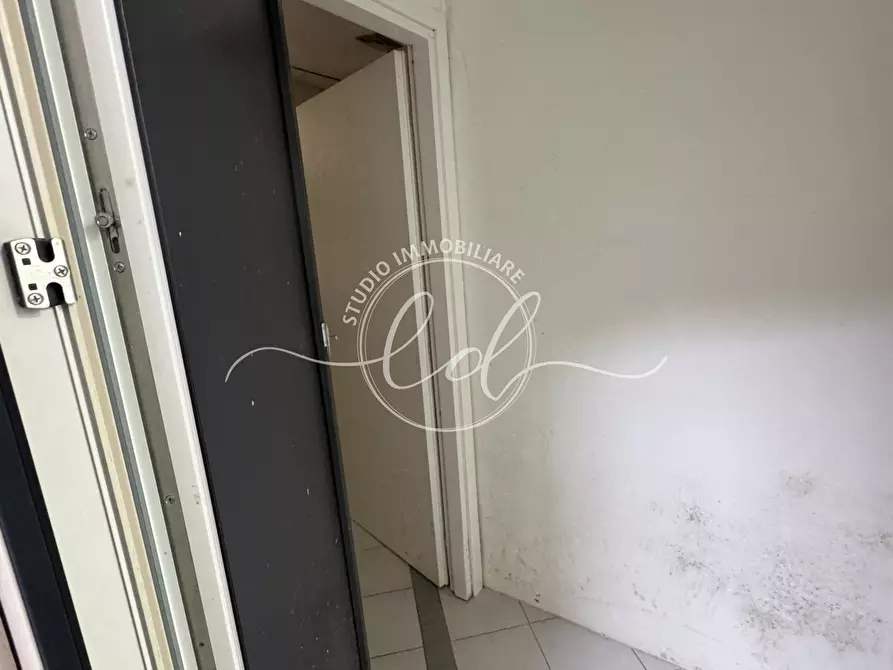 Immagine 6 di Capannone industriale in affitto  a Pietrasanta