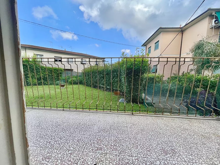 Immagine 10 di Quadrilocale in vendita  a Pietrasanta