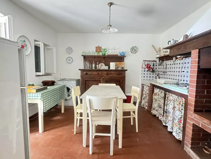 Immagine 8 di Rustico / casale in vendita  a Pietrasanta