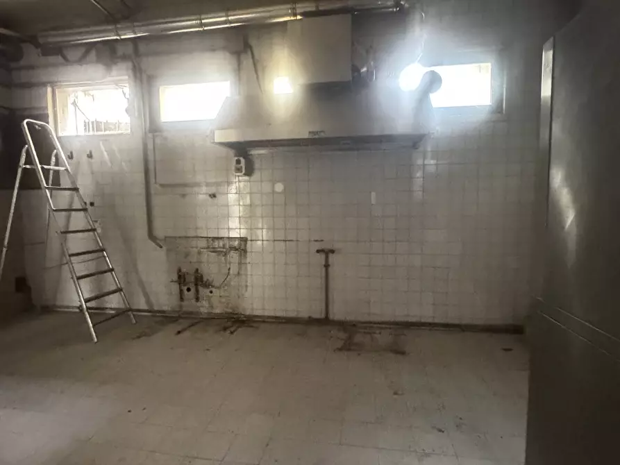 Immagine 26 di Bar / Ristorante in affitto  a Pietrasanta