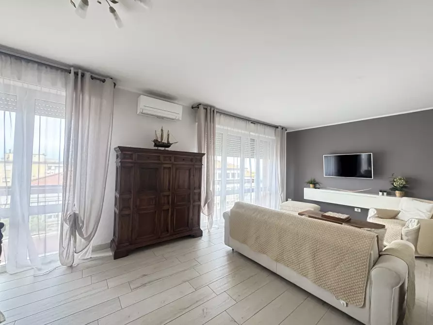 Immagine 4 di Quadrilocale in affitto  a Camaiore