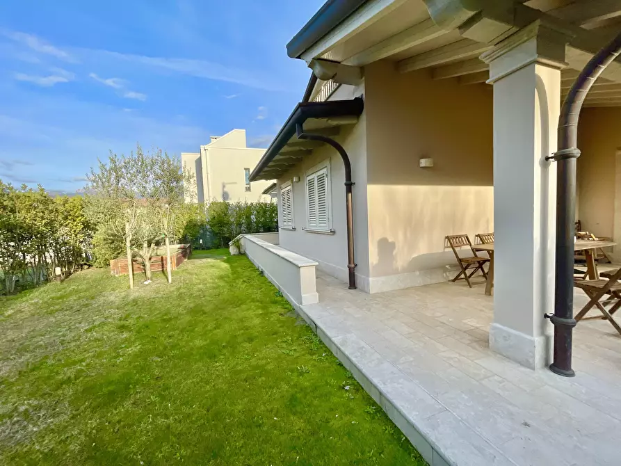 Immagine 47 di Villa in vendita  a Pietrasanta