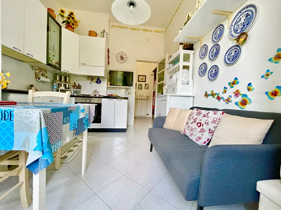 Immagine 7 di Quadrilocale in vendita  a Montignoso