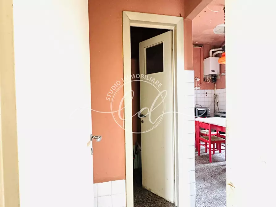 Immagine 56 di Pentalocale in vendita  a Lucca