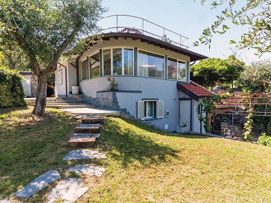 Immagine 2 di Casa indipendente in vendita  a Camaiore
