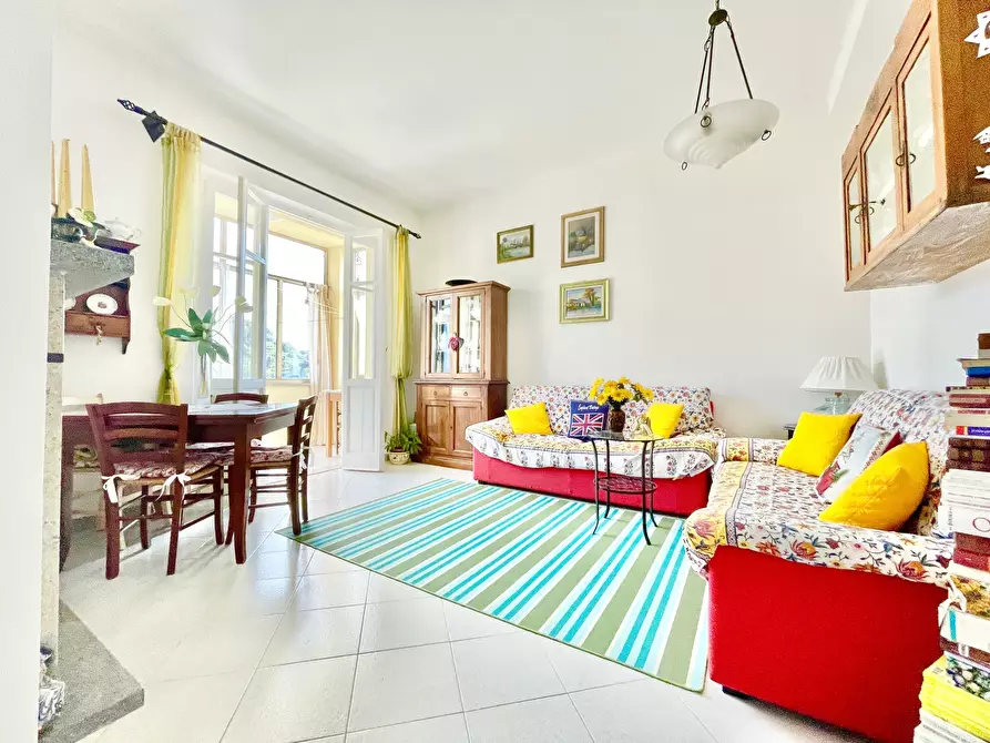 Immagine 11 di Quadrilocale in vendita  a Montignoso