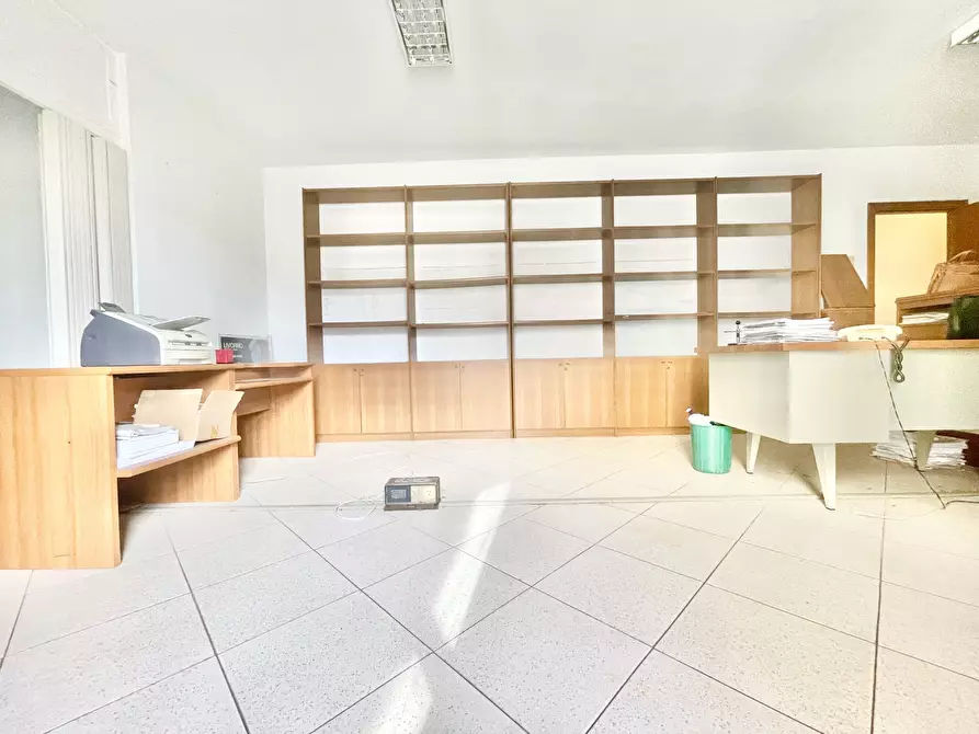 Immagine 4 di Bilocale in vendita  a Montignoso