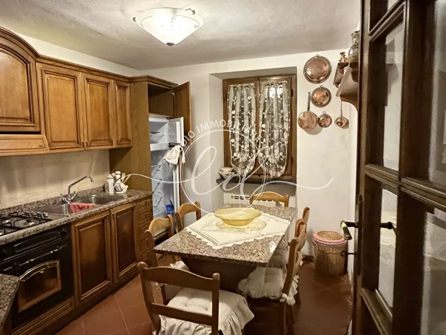 Immagine 15 di Porzione di casa in affitto  a Seravezza