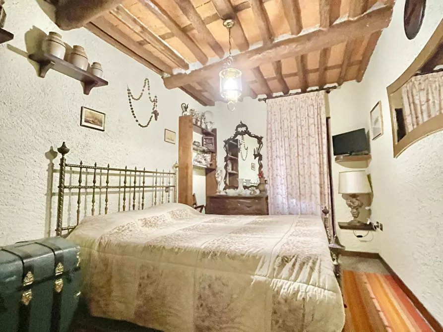Immagine 57 di Porzione di casa in vendita  a Pietrasanta