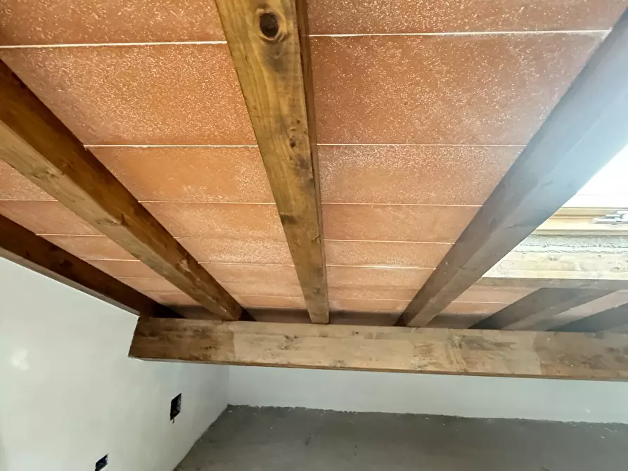 Immagine 55 di Porzione di casa in vendita  a Seravezza