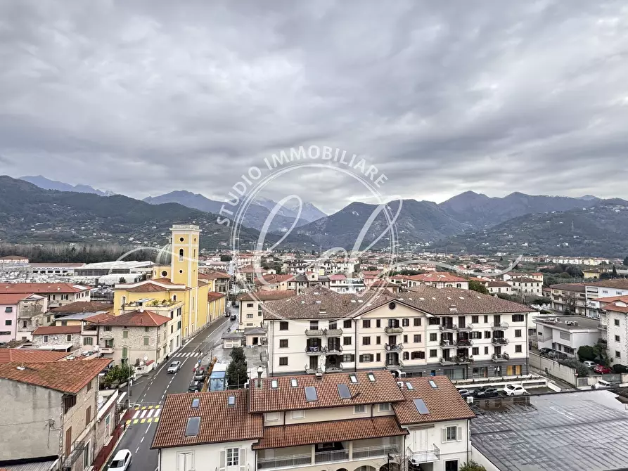 Immagine 17 di Quadrilocale in affitto  a Seravezza