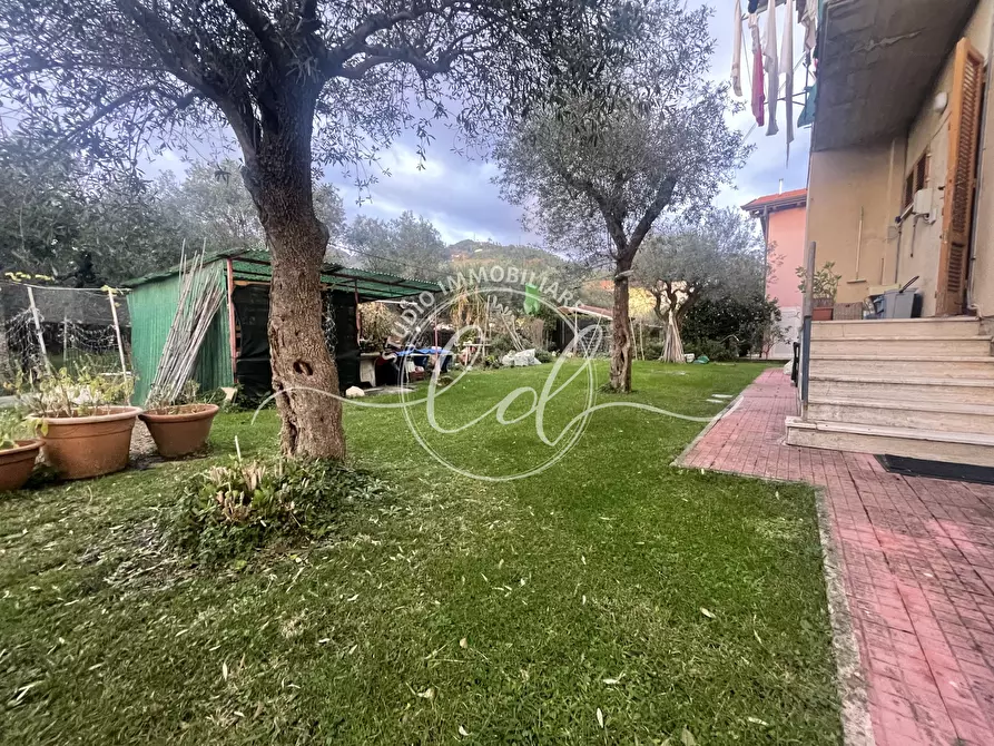 Immagine 9 di Casa indipendente in vendita  a Pietrasanta
