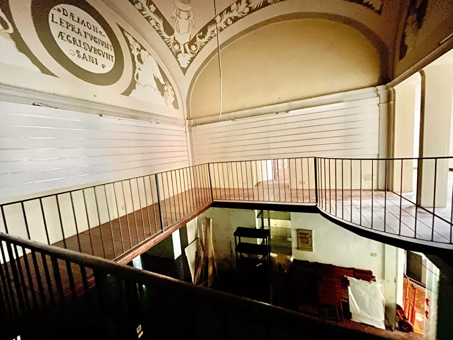 Immagine 12 di Locale commerciale in affitto  a Camaiore