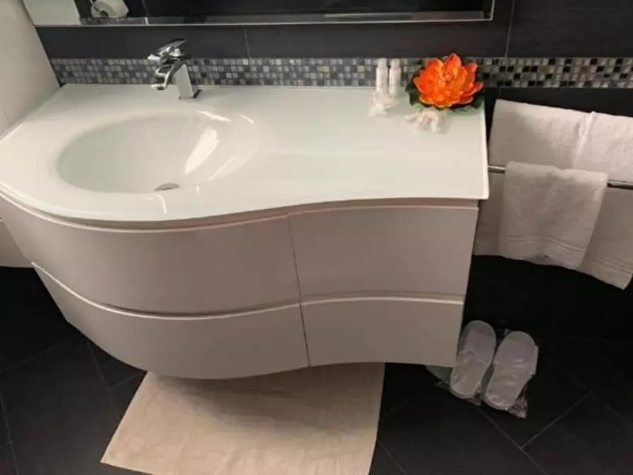 Immagine 51 di Quadrilocale in affitto  a Camaiore