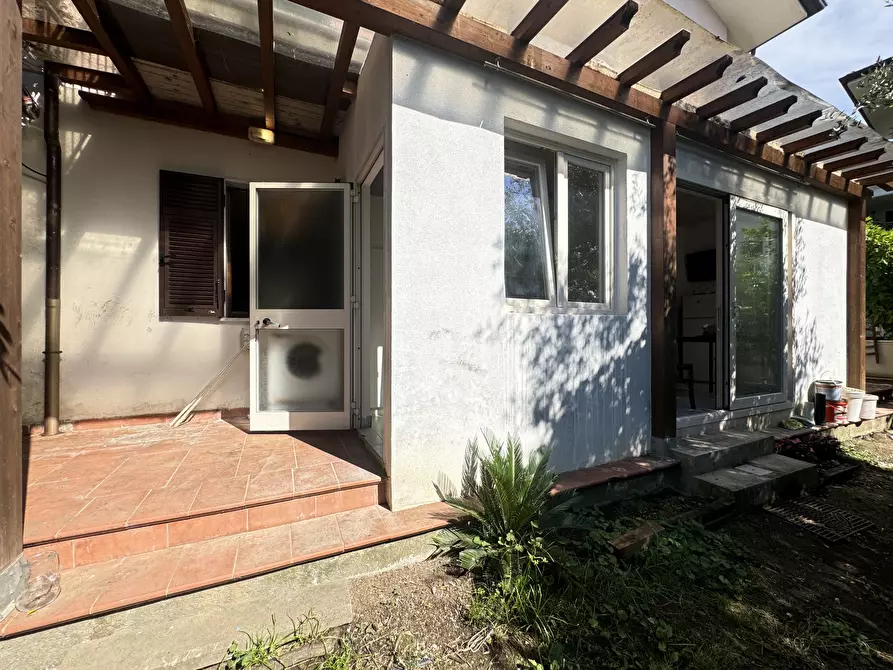 Immagine 6 di Porzione di casa in vendita  a Massa