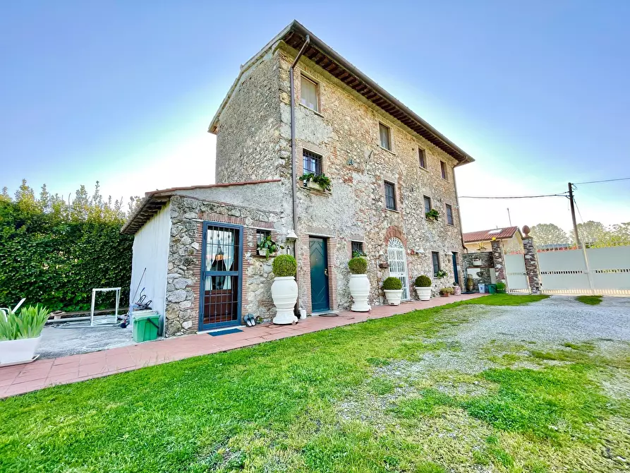 Immagine 2 di Rustico / casale in vendita  a Camaiore