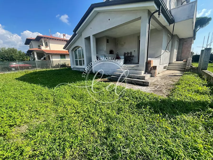 Immagine 4 di Porzione di casa in vendita  a Camaiore