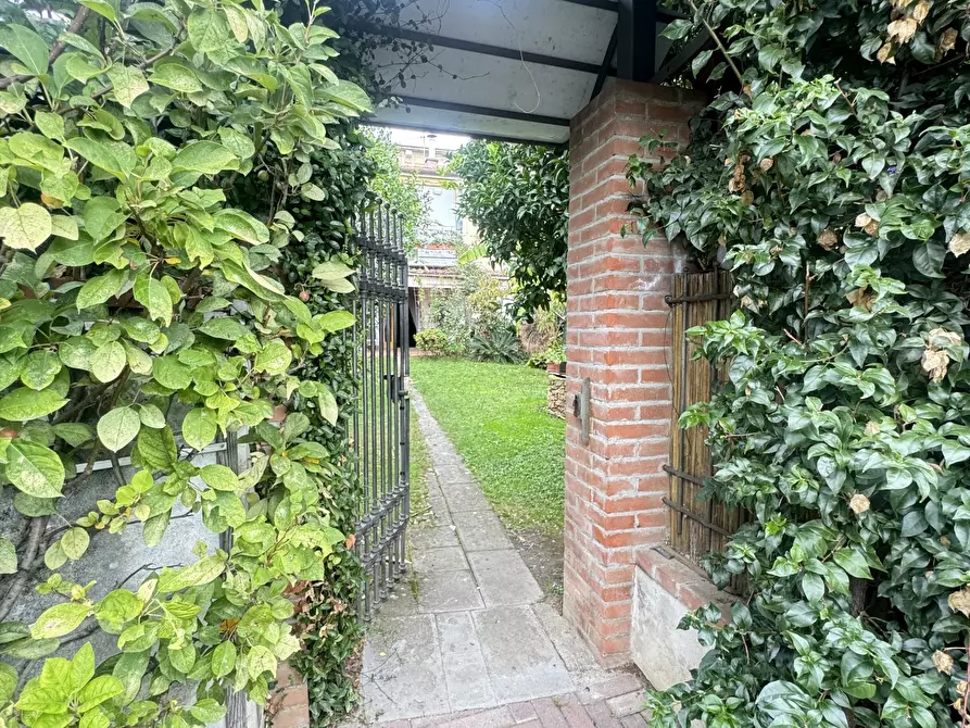Immagine 62 di Porzione di casa in vendita  a Pietrasanta