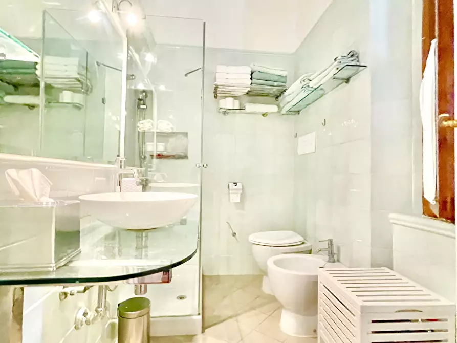 Immagine 33 di Trilocale in affitto  a Pietrasanta