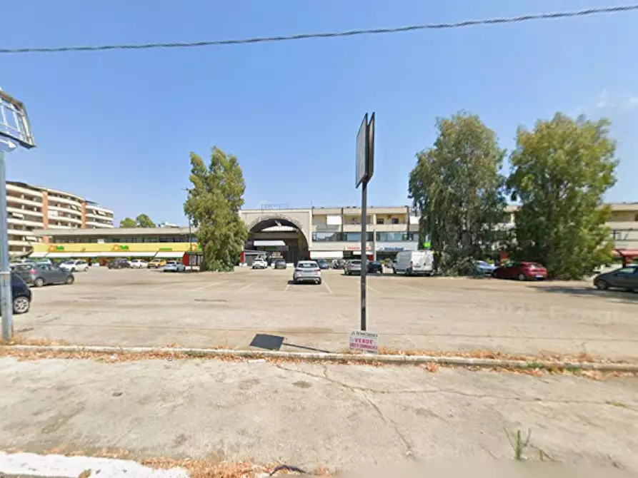 Immagine 7 di Locale commerciale in vendita  in Viale John Fitzgerald Kennedy a Latina