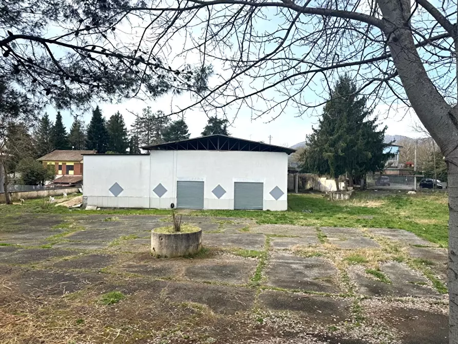 Immagine 2 di Locale commerciale in vendita  in Via Guglielmo Milana a Olevano Romano