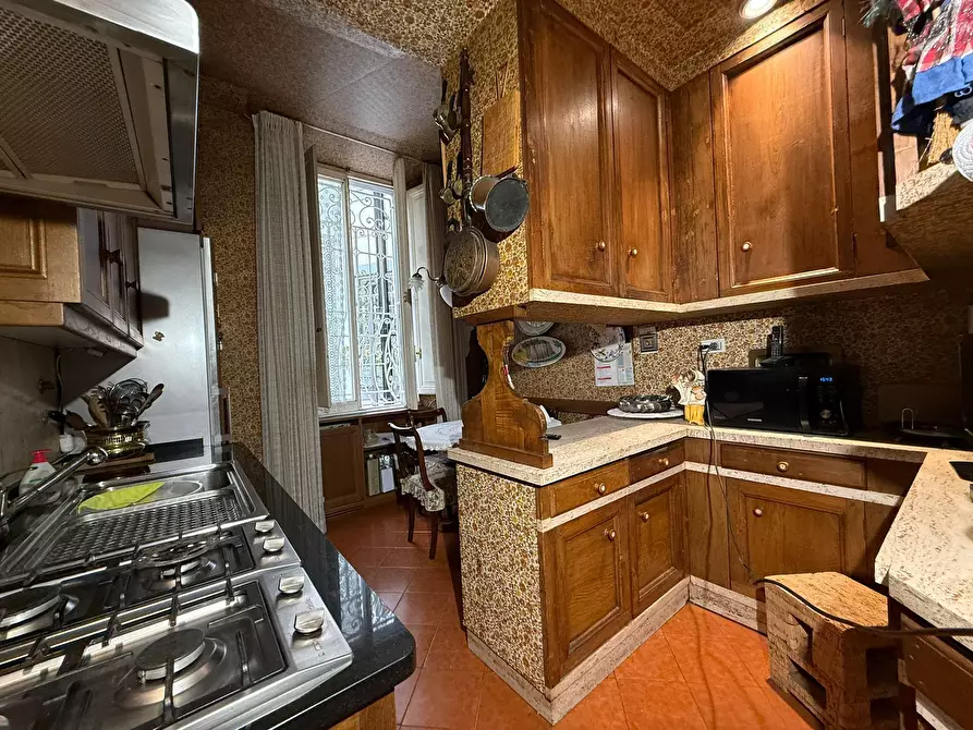 Immagine 28 di Pentalocale in vendita  in Via Salaria 126 a Roma