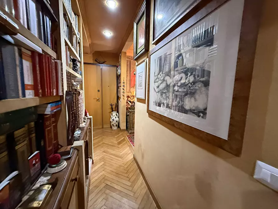 Immagine 27 di Pentalocale in vendita  in Via Salaria 126 a Roma